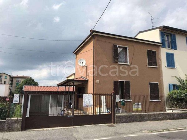 casa indipendente in vendita a Sesto Calende in zona Sant'Anna