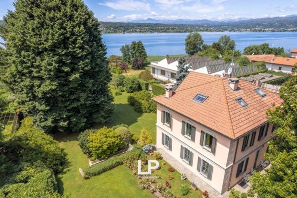 casa indipendente in vendita a Sesto Calende in zona Lisanza