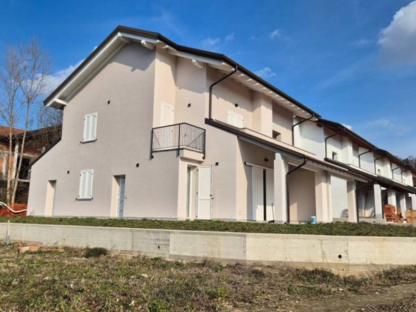 casa indipendente in vendita a Sesto Calende