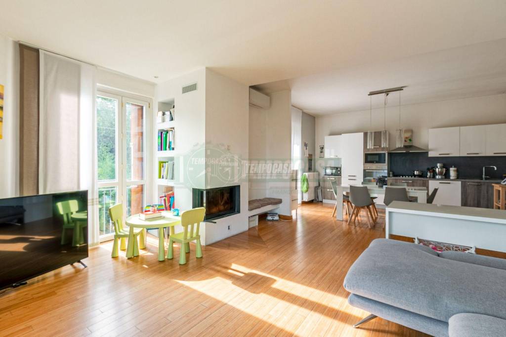 casa indipendente in vendita a Sesto Calende
