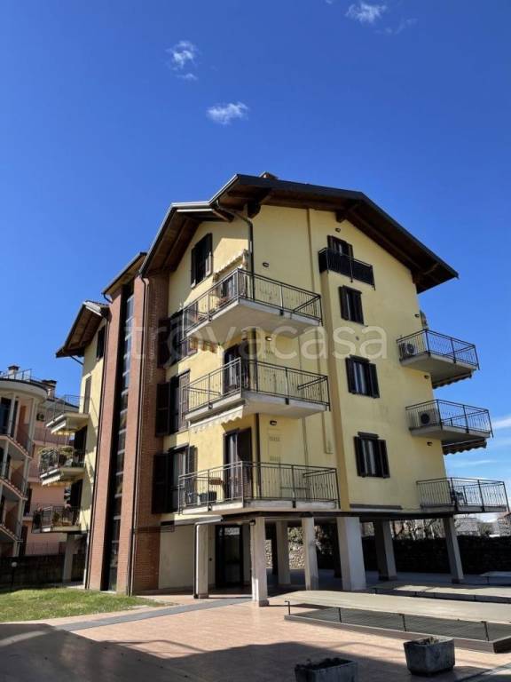 ufficio in vendita a Sesto Calende