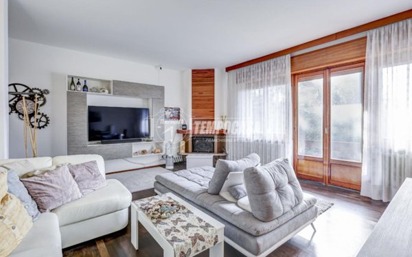 casa indipendente in vendita a Sesto Calende