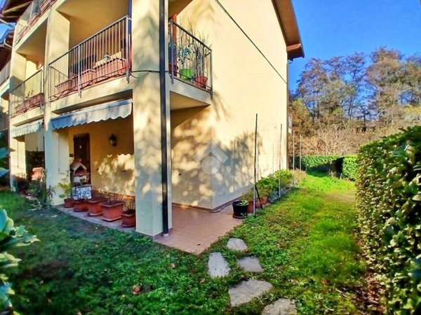 appartamento in vendita a Sesto Calende in zona Lisanza