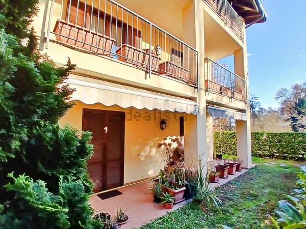 appartamento in vendita a Sesto Calende in zona Lisanza