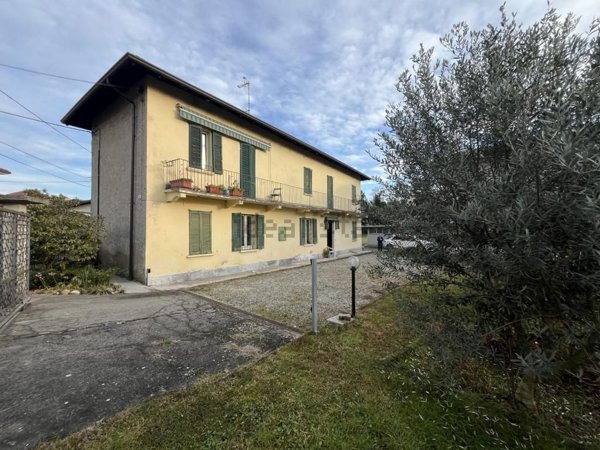 appartamento in vendita a Sesto Calende