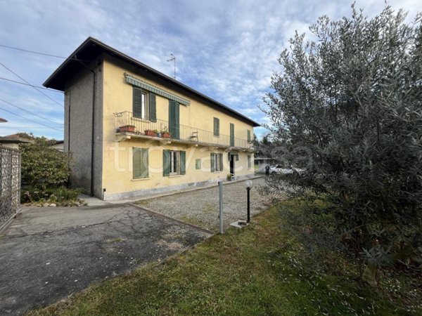 casa indipendente in vendita a Sesto Calende in zona Oneda