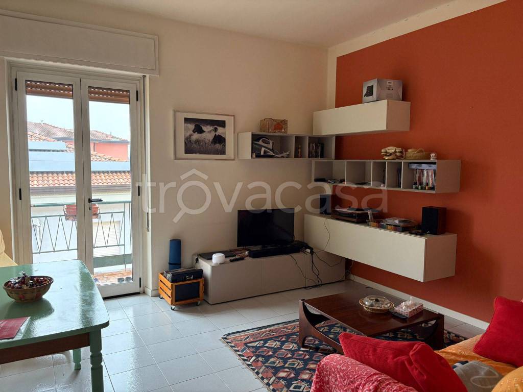 appartamento in vendita a Sesto Calende in zona Sant'Anna
