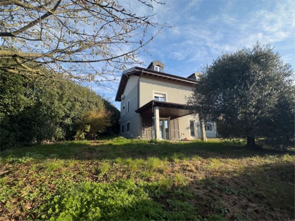 casa indipendente in vendita a Sesto Calende in zona Cocquo