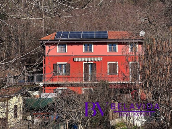 casa indipendente in vendita a Sesto Calende in zona Cocquo