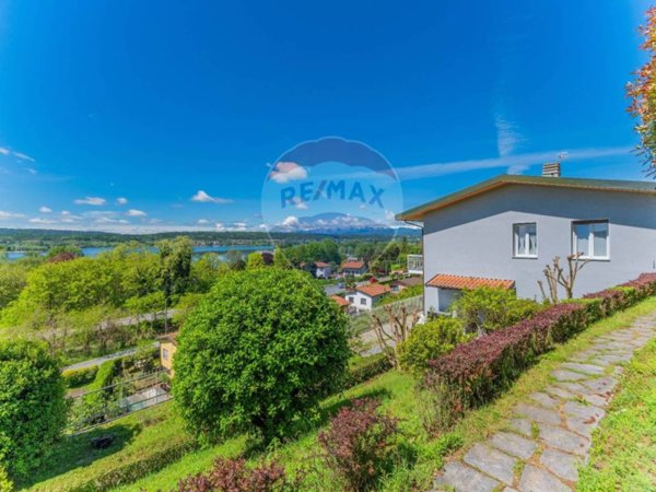 casa indipendente in vendita a Sesto Calende in zona Lisanza