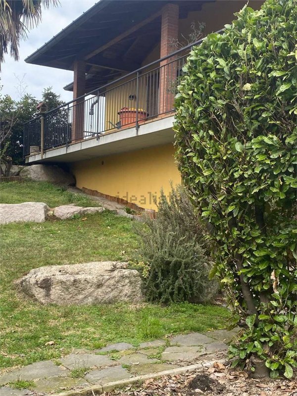 casa indipendente in vendita a Sesto Calende