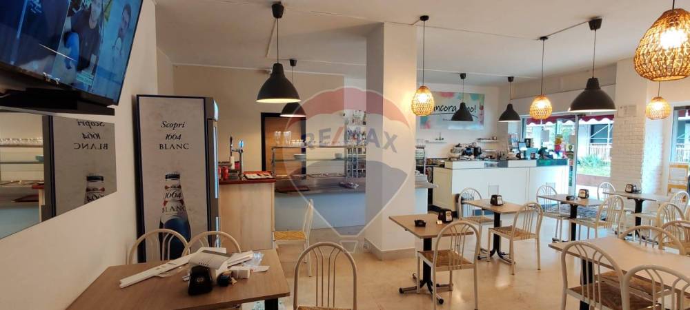 locale commerciale in vendita a Sesto Calende
