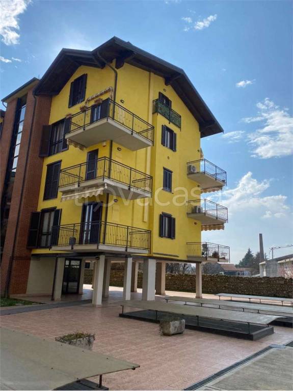 appartamento in vendita a Sesto Calende