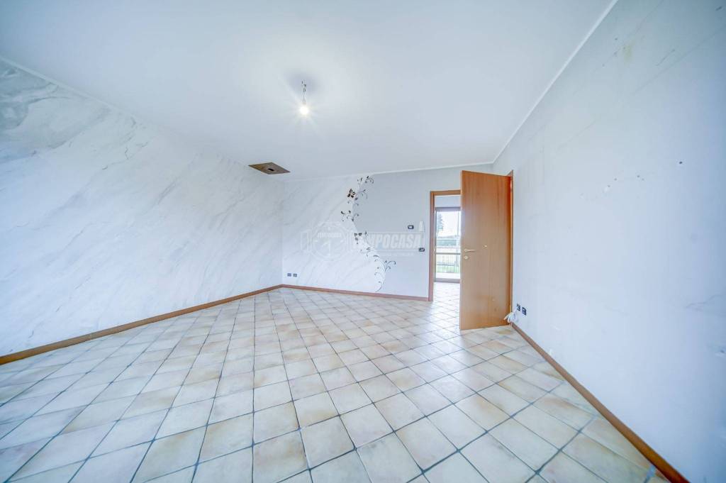 casa indipendente in vendita a Sesto Calende