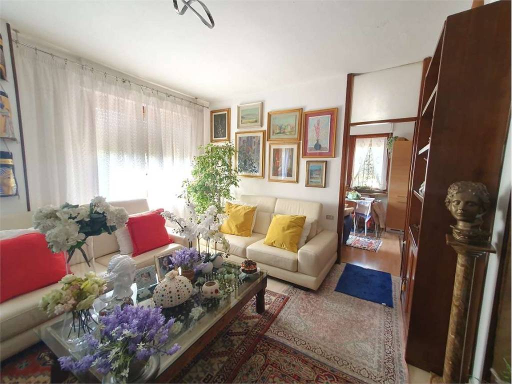 appartamento in vendita a Sesto Calende