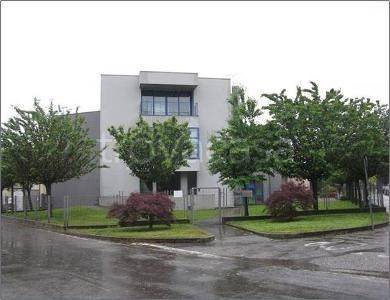 locale commerciale in vendita a Sesto Calende