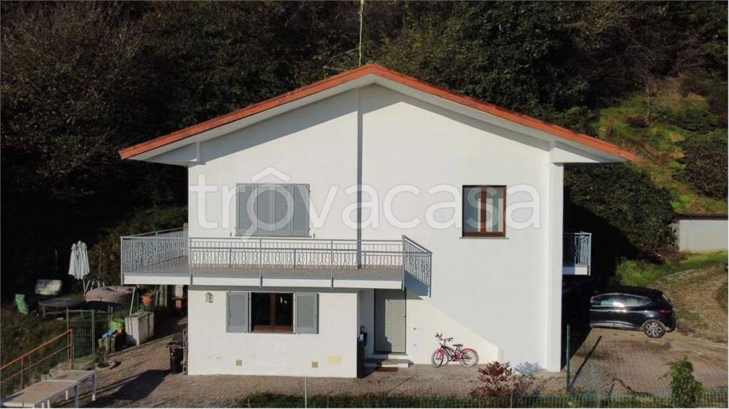 casa indipendente in vendita a Sesto Calende