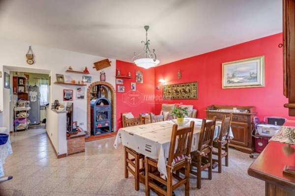 casa indipendente in vendita a Sesto Calende in zona Lentate