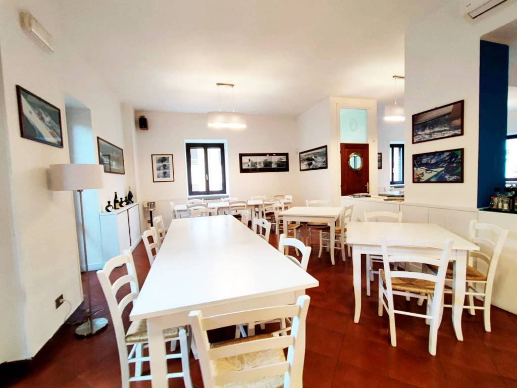 negozio in vendita a Sesto Calende in zona Lisanza