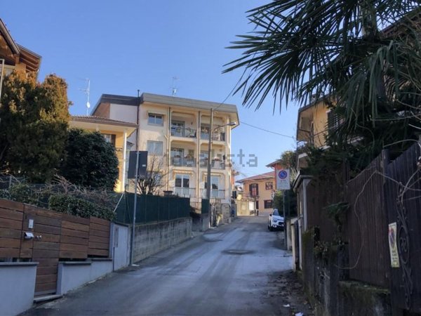 appartamento in vendita a Sesto Calende