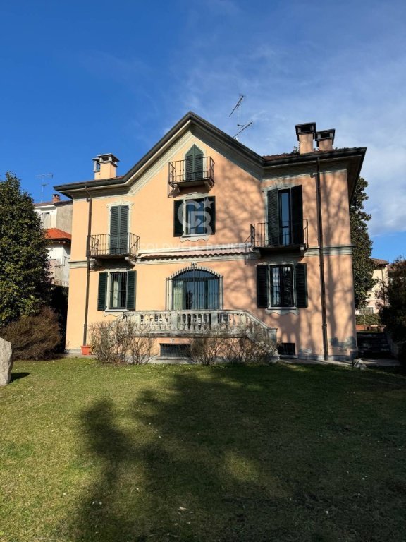 casa indipendente in vendita a Sesto Calende in zona Lisanza