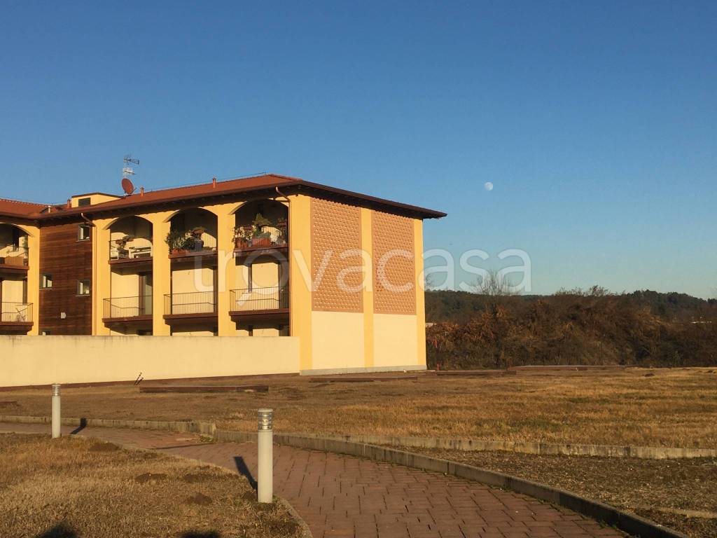 appartamento in vendita a Sesto Calende