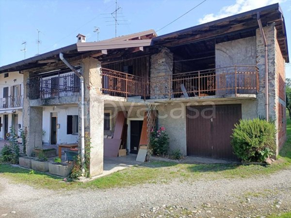 casa indipendente in vendita a Sesto Calende in zona Lentate
