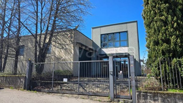 locale commerciale in vendita a Sesto Calende