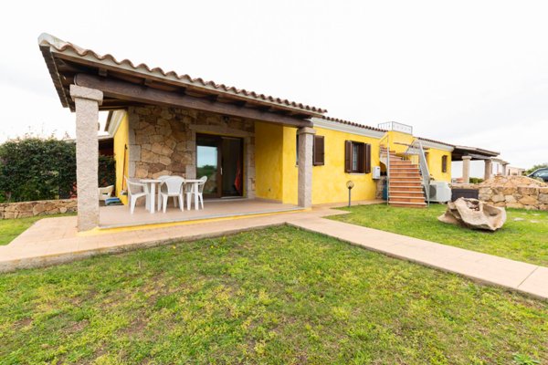 casa indipendente in vendita a Sesto Calende in zona Sant'Anna