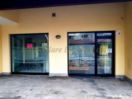 locale commerciale in vendita a Sesto Calende