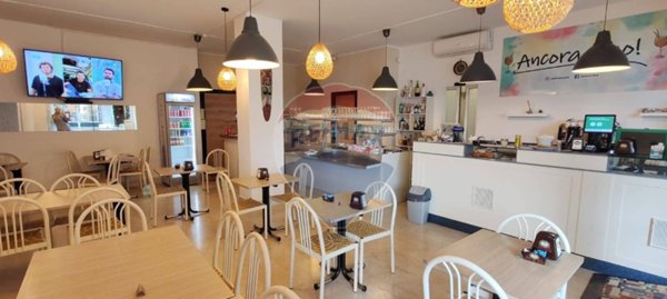 locale commerciale in vendita a Sesto Calende