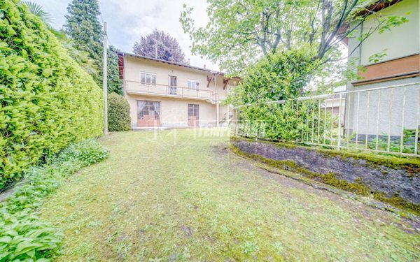 casa indipendente in vendita a Sesto Calende