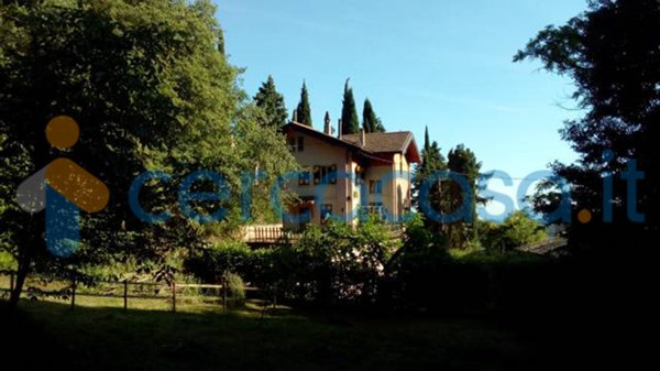 casa indipendente in vendita a Sesto Calende