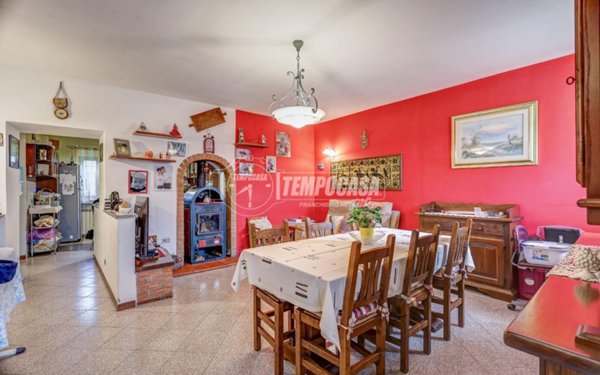 appartamento in vendita a Sesto Calende in zona Lentate