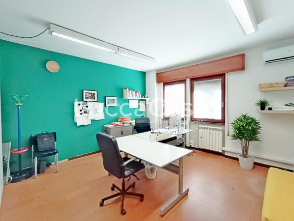 ufficio in vendita a Sesto Calende in zona Sant'Anna