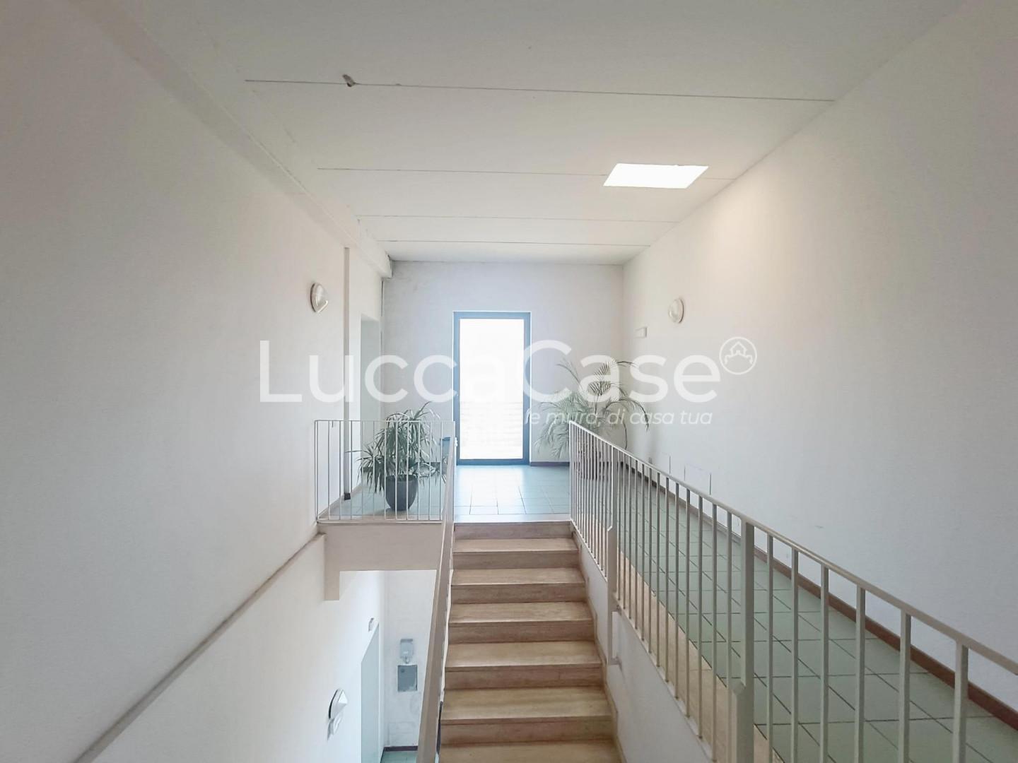 ufficio in vendita a Sesto Calende in zona Sant'Anna
