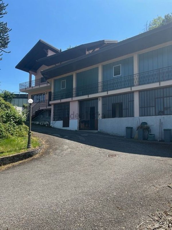 locale di sgombero in vendita a Sesto Calende