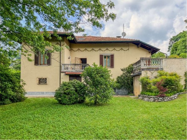 casa indipendente in vendita a Sesto Calende