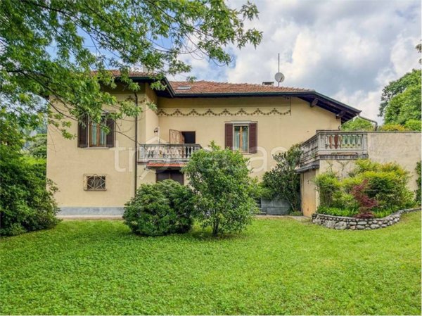 casa indipendente in vendita a Sesto Calende