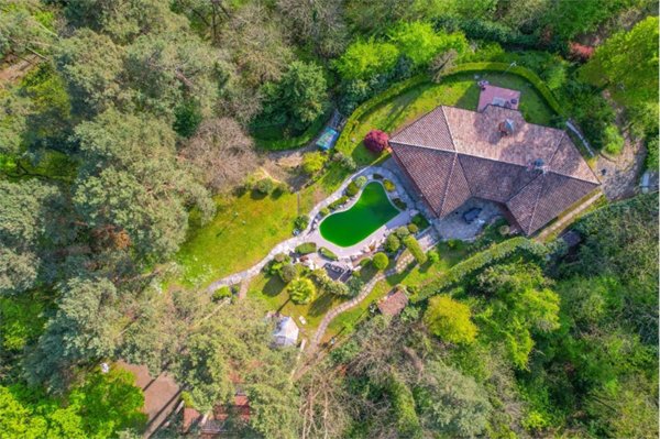 casa indipendente in vendita a Sesto Calende