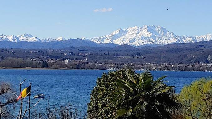 negozio in vendita a Sesto Calende in zona Lisanza