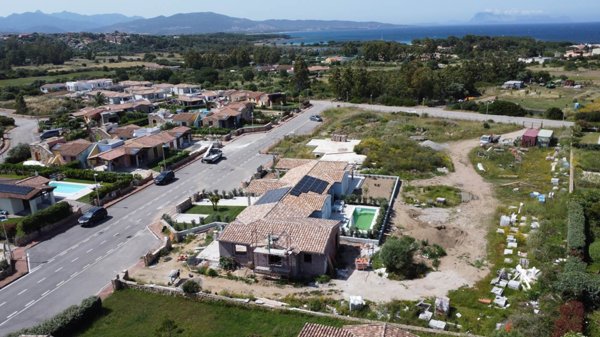 casa indipendente in vendita a Sesto Calende in zona Sant'Anna