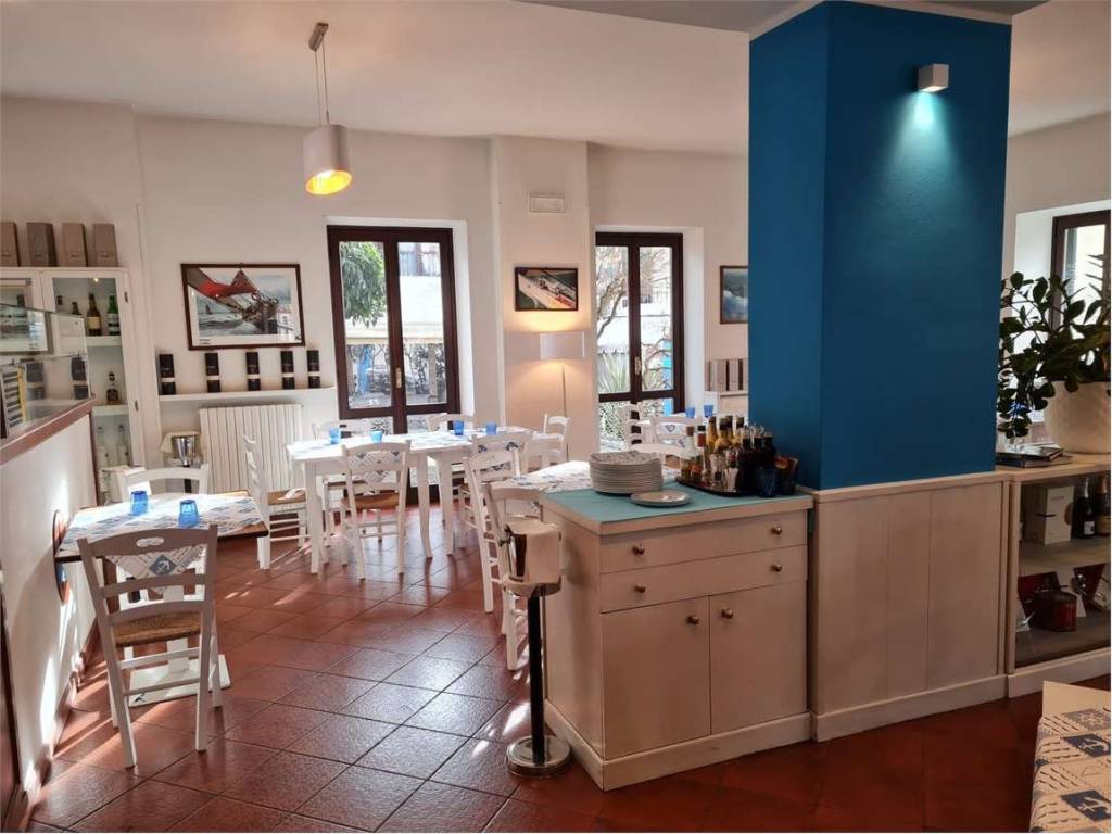 negozio in vendita a Sesto Calende in zona Lisanza
