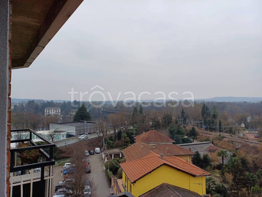 appartamento in vendita a Sesto Calende
