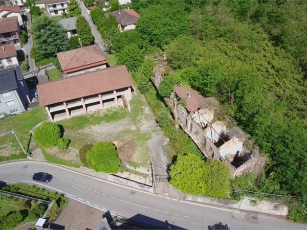 casa indipendente in vendita a Sesto Calende
