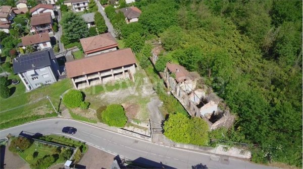 casa indipendente in vendita a Sesto Calende