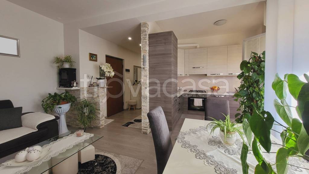 appartamento in vendita a Sesto Calende