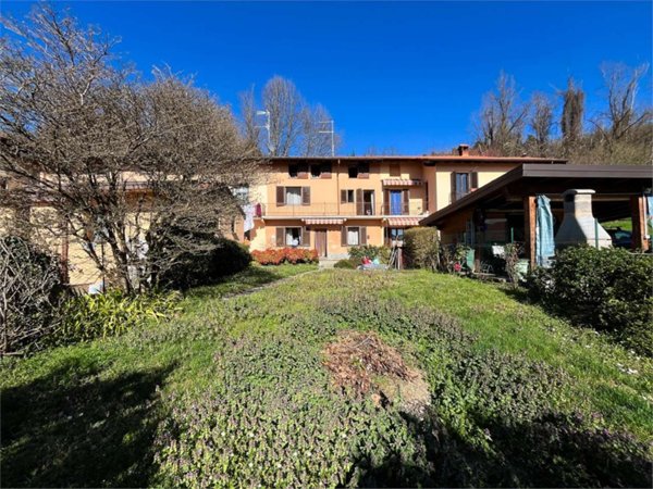 casa indipendente in vendita a Sesto Calende in zona Lisanza