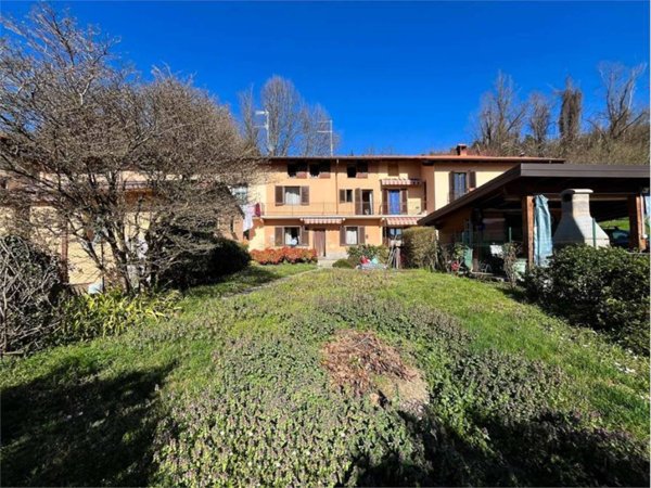 casa indipendente in vendita a Sesto Calende in zona Lisanza