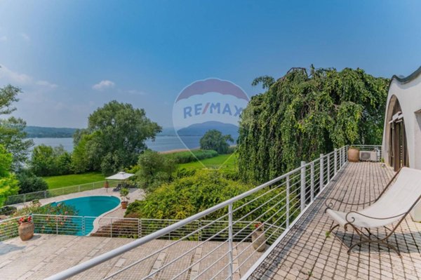 casa indipendente in vendita a Sesto Calende in zona Lisanza